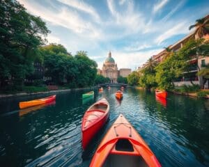Stadtführungen per Kanu auf dem Fluss erleben